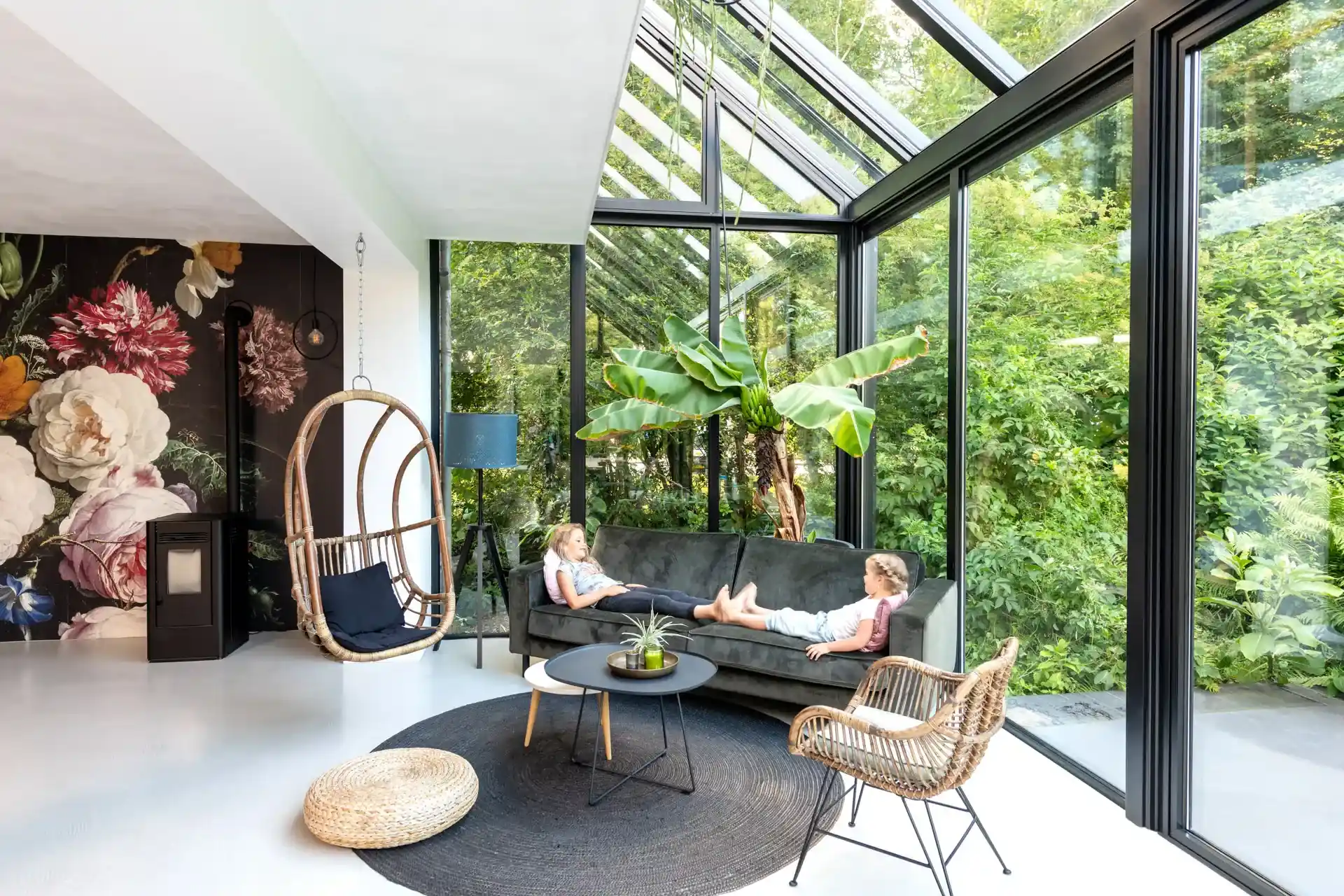 Solarlux-Wintergarten aus Glas als lichtdurchfluteter Anbau am Wohnhaus